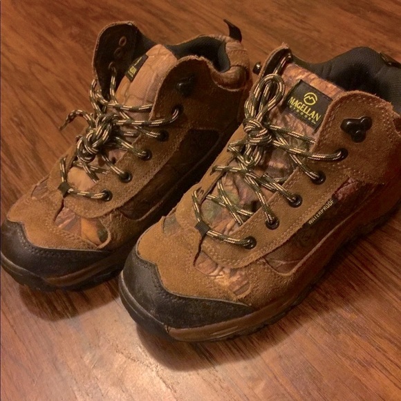 Magellan Outdoors Other - Magellan hiking boots Youth 6D